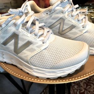 New Balance white Tennis